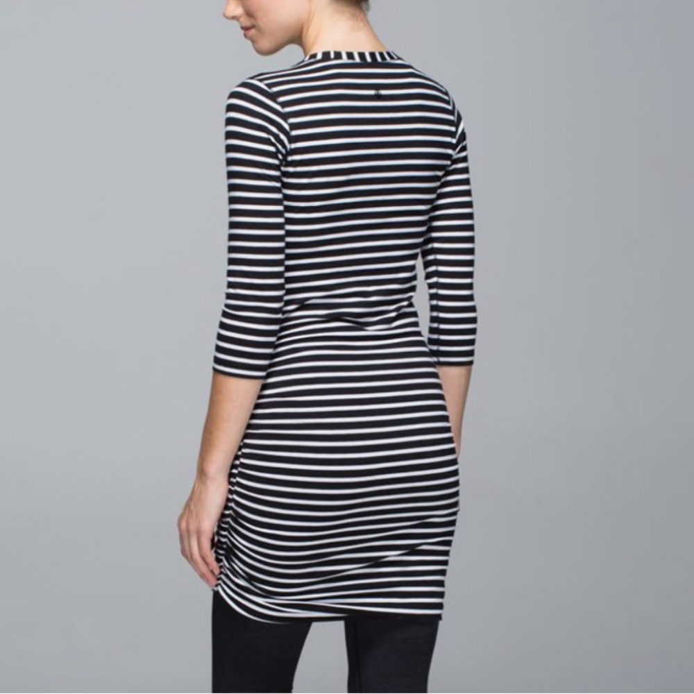 Lululemon anytime dress Deenie stripe white black size 8